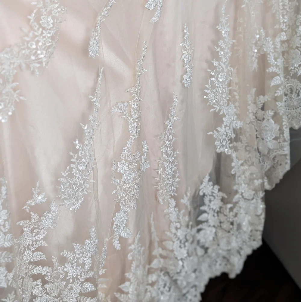 Maggie Sottero Nola Lace Wedding Dress - Picture 7 of 17